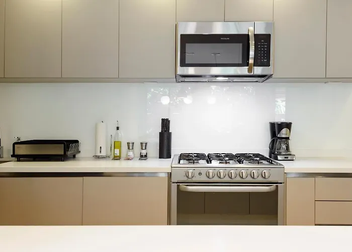 Schiller 122 By Wynwood House 4*
