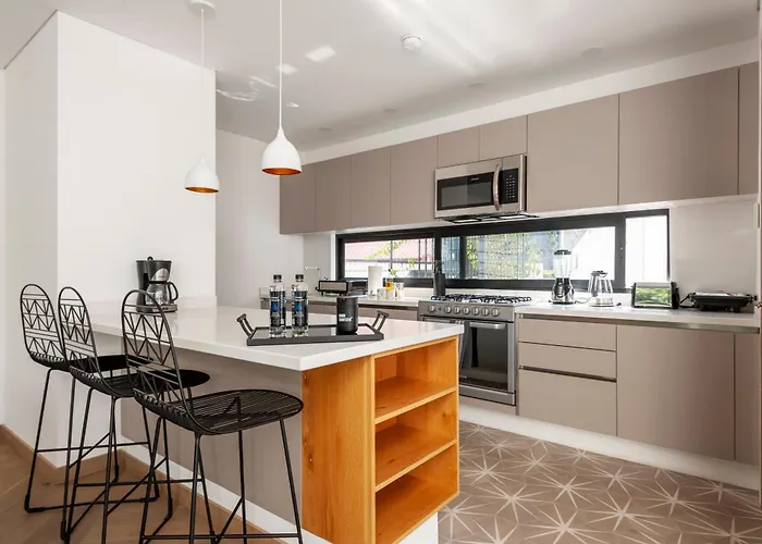Aparthotel Schiller 122 By Wynwood House 4*